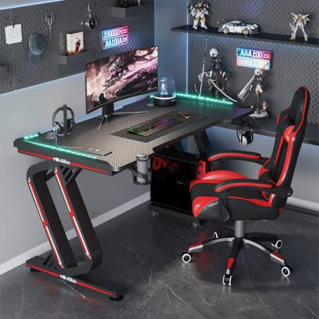 12-meter-gaming-desk-big-0