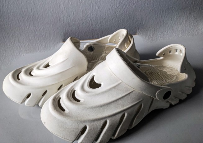 designer-crocs-big-2