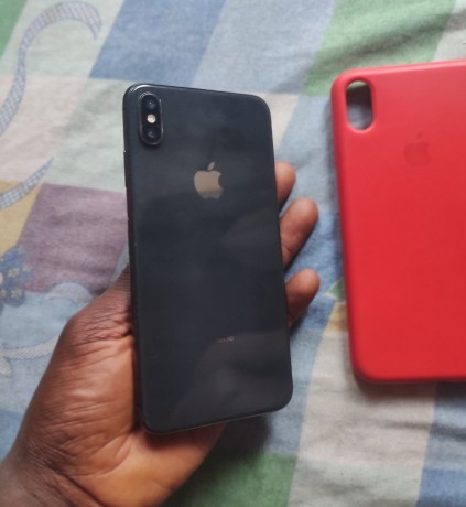 iphone-xs-max-big-2
