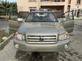 clean-and-neatly-used-toyota-highlighter
