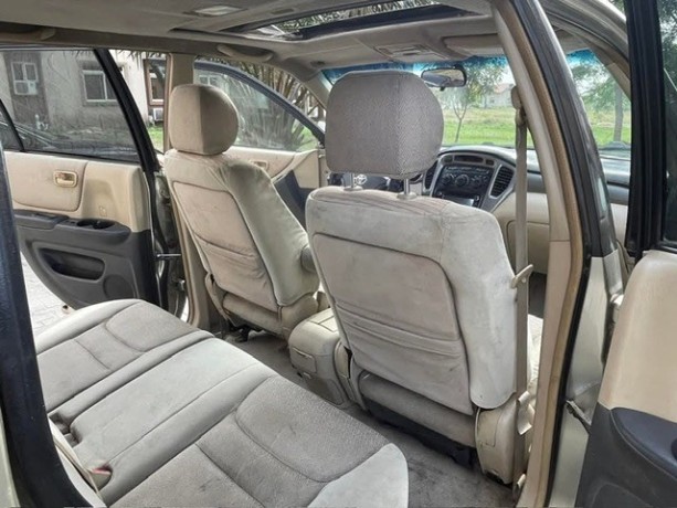 clean-and-neatly-used-toyota-highlighter-big-2