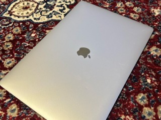 apple-macbook-pro-2018-32gb-core-i9