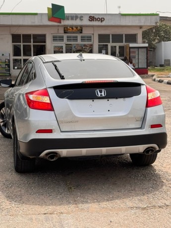 2015-honda-crosstour-big-3