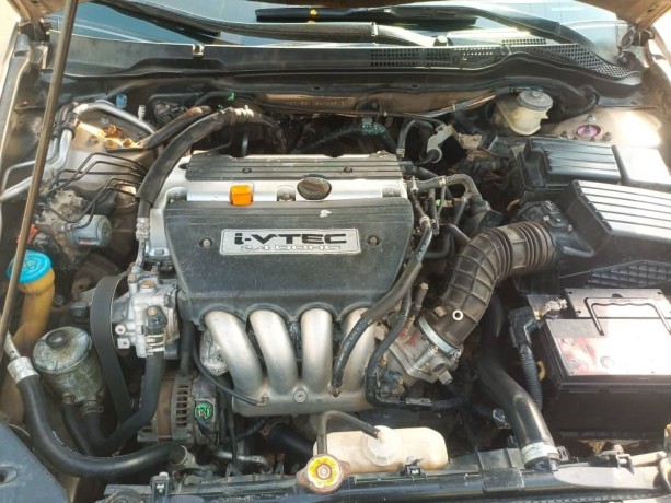 honda-accord-2006-model-neatly-used-big-2