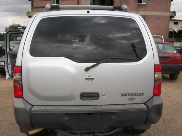 nissan-xtera-2001-big-4