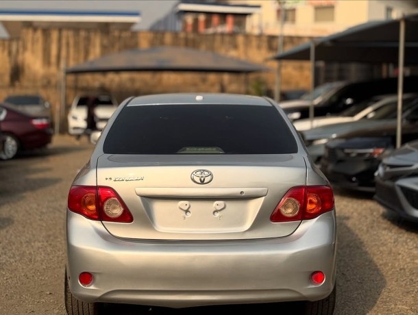 clean-toyota-corolla-working-perfectly-well-just-to-buy-and-drive-big-1