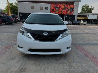 clean-toyota-sienna-working-perfectly-well-just-to-buy-and-drive-nothing-to-fix