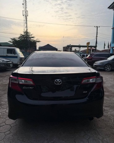 toyota-camry-se-2013-big-4